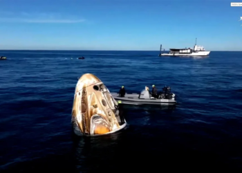 Astronautas de la NASA regresan a la Tierra tras nueve meses varados en el espacio