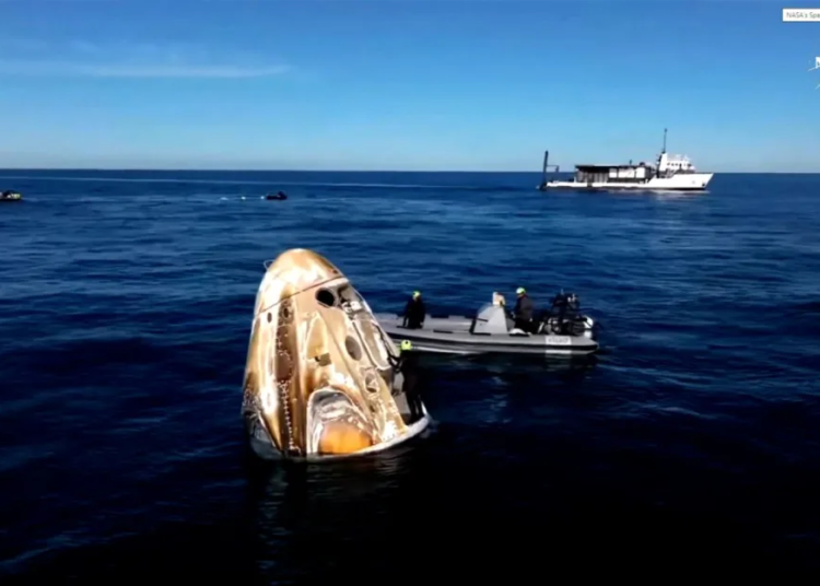 Astronautas de la NASA regresan a la Tierra tras nueve meses varados en el espacio