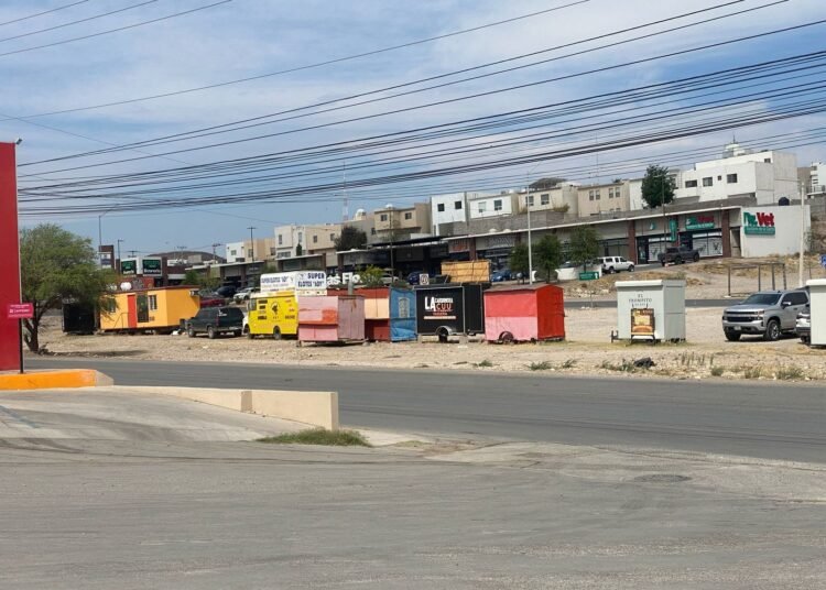 Avanza operativo de retiro de puestos ambulantes en zona Reliz