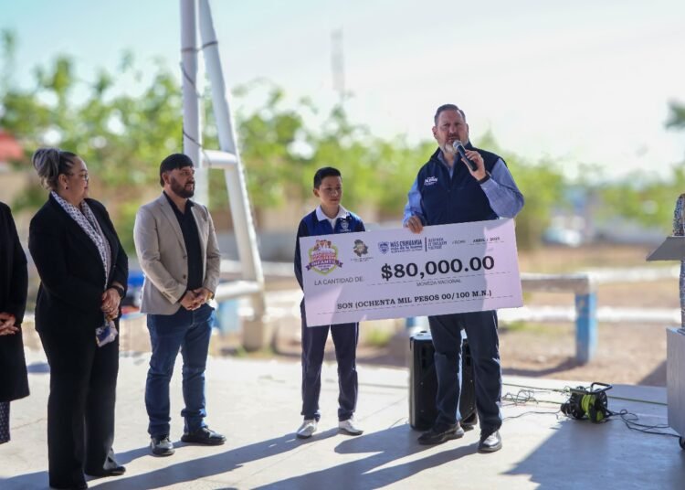 Reconoce diputado Carlos Olson a Diputado Infantil del Distrito 17 con apoyo a su escuela