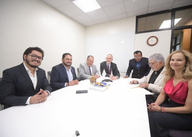 Firman convenio de doble titulación entre la UACH y la Universidad Estatal de Nuevo México