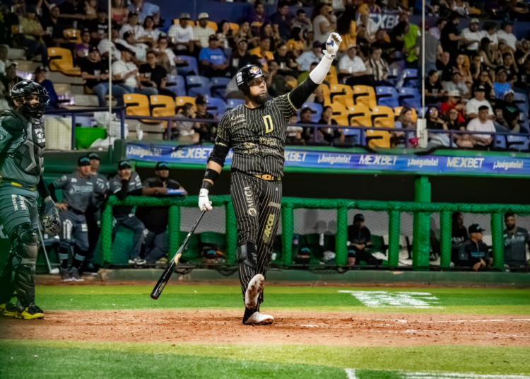 Dorados blanquean a Saraperos en inauguración en casa