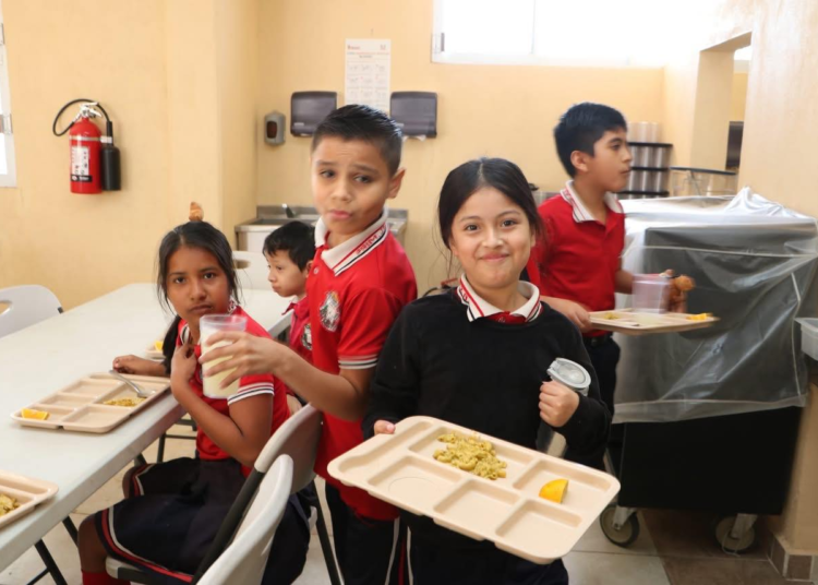 Escuelas de México comienzan a vender comida saludable para estudiantes