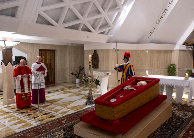 Asisten miles al funeral del Papa Francisco en la Basílica de San Pedro