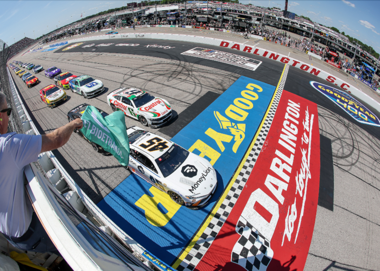 Daniel Suárez y el Throwback Weekend de NASCAR: Un homenaje a la historia en Darlington