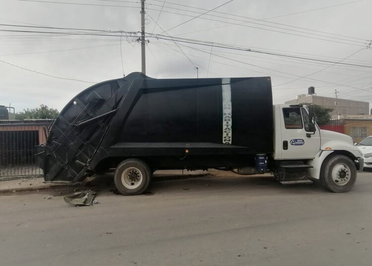 Accidente de camión en colonia Revolución no afectará recolección de basura: Municipio