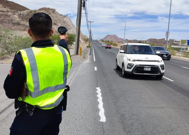 Sanciona Policía Vial a 330 conductores por exceso de velocidad en una semana