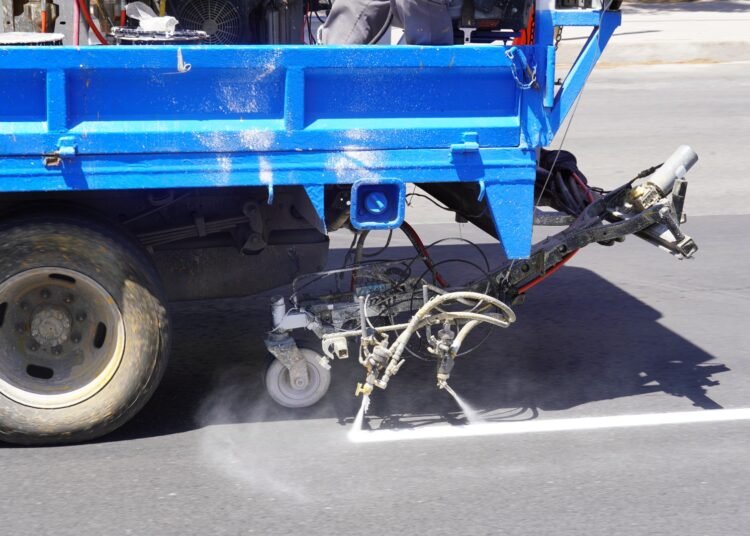Municipio refuerza seguridad vial con pintado de líneas divisorias en avenida Pacheco