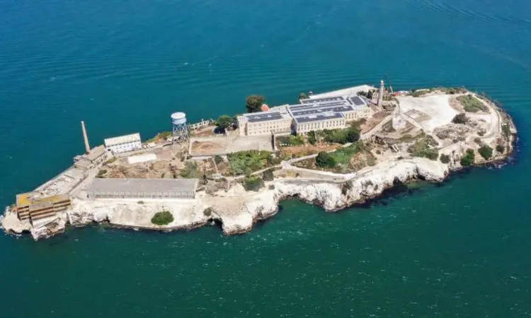 Donald Trump anuncia la reapertura de la prisión de Alcatraz como símbolo de “Ley, Orden y Justicia”