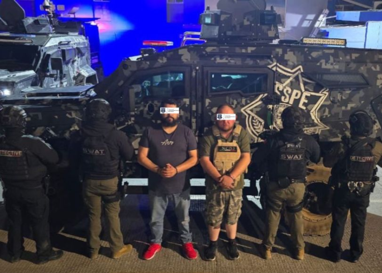 Detiene SSPE a dos hombres armados a bordo de vehículo blindado en Cuauhtémoc