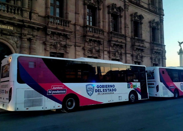 Choferes de Bowí se manifiestan frente a Palacio de Gobierno tras incendio de unidad