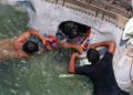 Rapiña en Tabasco: pobladores bucean para saquear tráiler que cayó al río Samaria