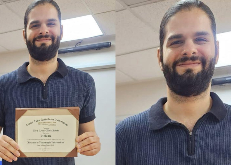 Farid Dieck concluye su maestría en psicoterapia psicoanalítica y anuncia que va por el doctorado