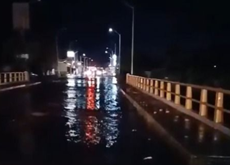 Se desbordan arroyos en Buenaventura y Flores Magón; llaman a extremar precauciones