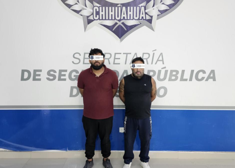 Detienen a dos hombres por robo de vehículo en la colonia Satélite de Ciudad Juárez