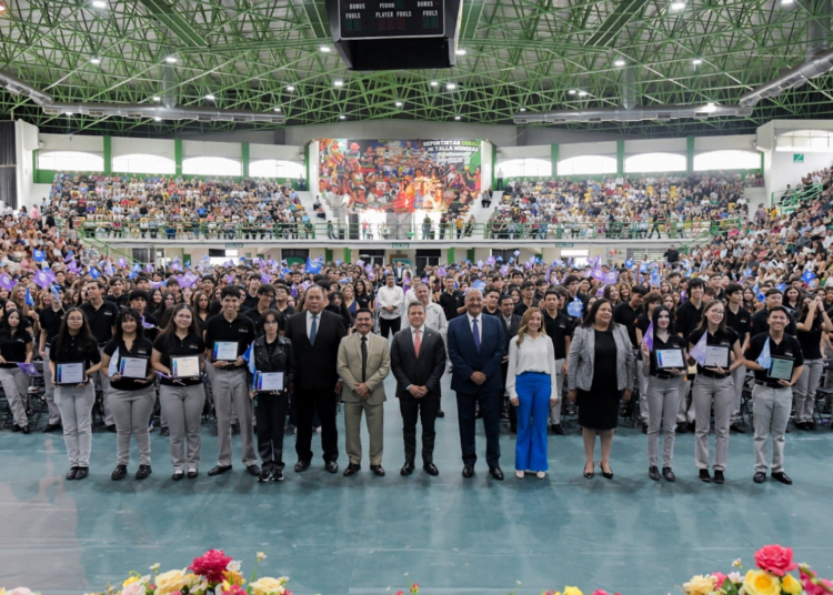 Egresan 11 mil 620 estudiantes de la generación 2022-2025 del Cobach