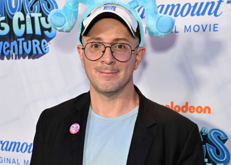 Steve Burns, el querido conductor de Pistas de Blue, lanza un podcast para adultos