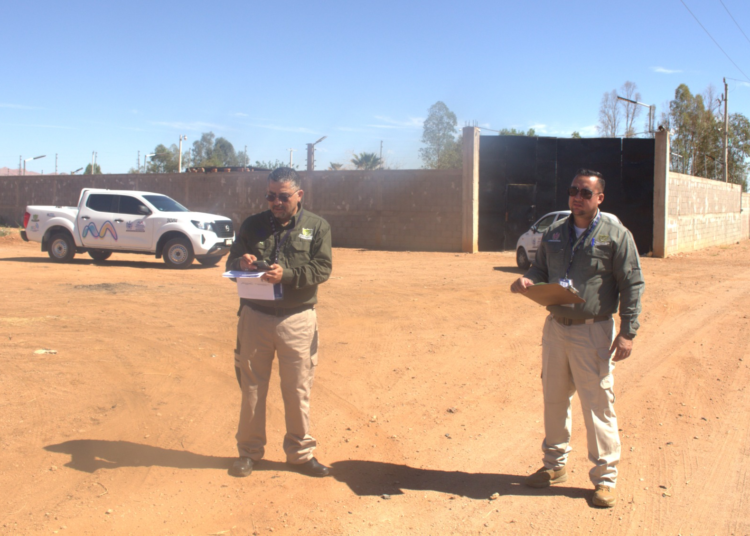 Clausuran negocio en Sierra Azul por presunta descarga de chapopote que afectó a cuatro caninos