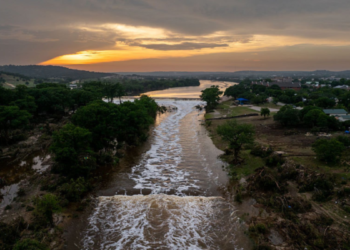 Lluvias e inundaciones amenazan Texas, mientras el estado aún se recupera de la tragedia de la semana pasada