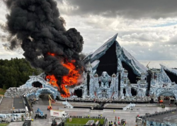 Tomorrowland arranca pese a incendio que destruyó su escenario principal