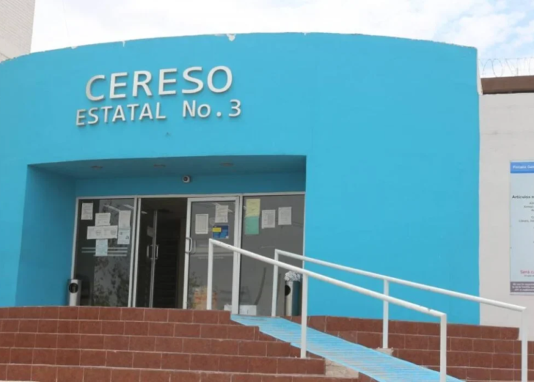 Personal del Cereso Estatal No. 3 se manifiesta en Ciudad Juárez por incumplimiento salarial