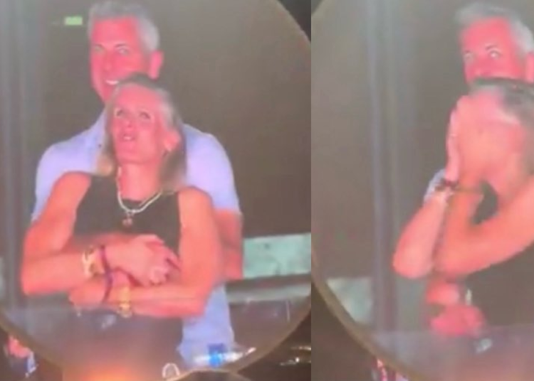 Chris Martin expone accidentalmente a pareja durante concierto de Coldplay