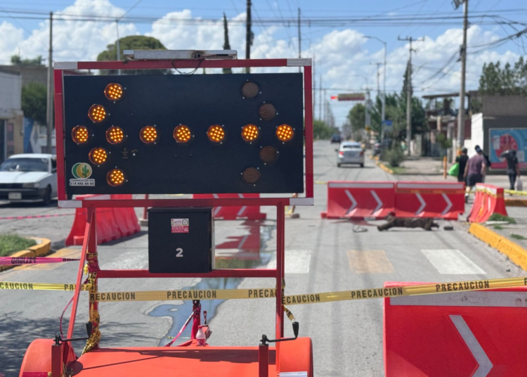 Exhorta SSPE a extremar precauciones por socavón en avenida De las Industrias