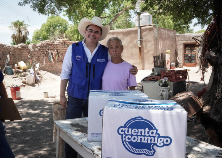 Llevan apoyos alimentarios a adultos mayores en zona rural de Chihuahua