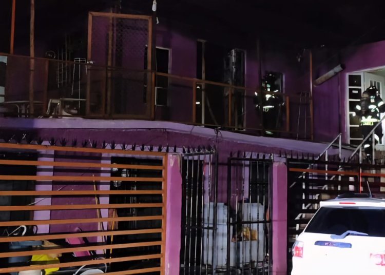 Policías municipales evitan tragedia durante incendio en la colonia Vida Digna