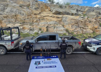 Asegura Policía del Estado armamento de uso exclusivo del Ejército en la carretera Aldama–Ojinaga