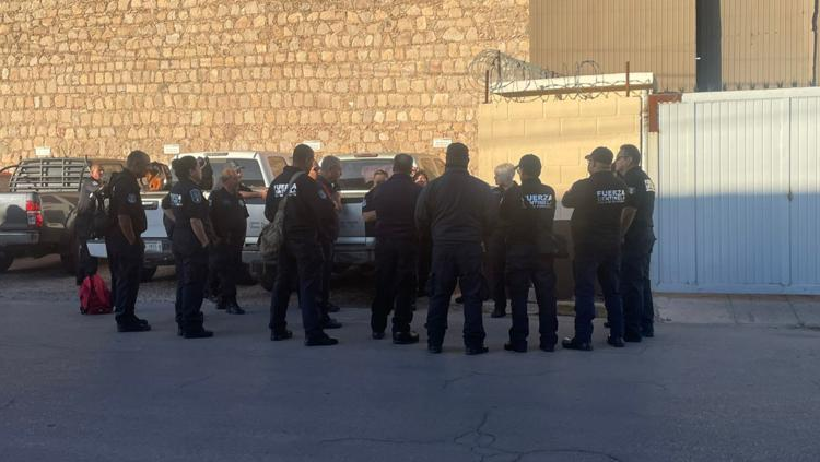 Custodios del Cereso de Aquiles Serdán se manifiestan en demanda de mejores condiciones laborales