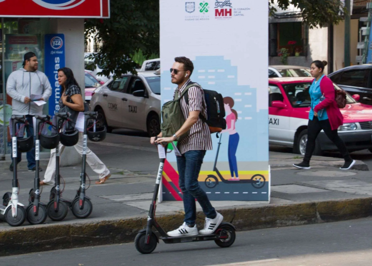 Usuarios de scooters y motos eléctricas deberán contar con licencia de conducir