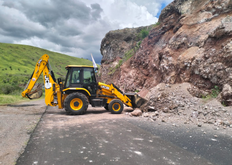 SCOP retira más de 13 toneladas de material rocoso en carretera Santa Isabel – Anáhuac