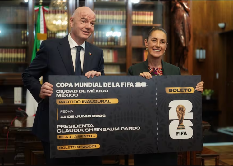 Sheinbaum recibe a Gianni Infantino en Palacio Nacional para dialogar sobre el Mundial 2026