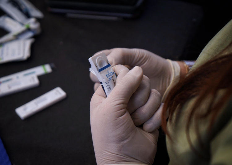 Apoya SDHyBC a 450 chihuahuenses con servicios médicos y vacunas contra el sarampión