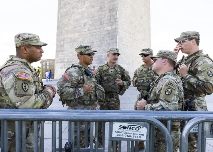 Experto advierte que orden de Trump de militarizar ciudades «debilita la democracia»