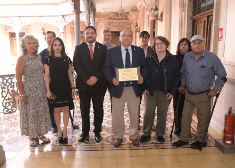 Reconocen a Rector Rivera Campos por impulso sin precedentes a la ciencia en la UACH