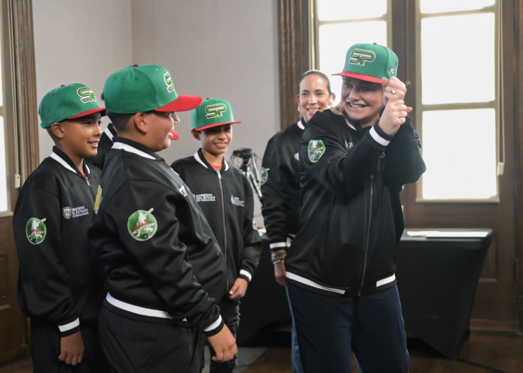 Convive Maru Campos con equipo infantil que representará a México en la Serie Mundial de Pequeñas Ligas