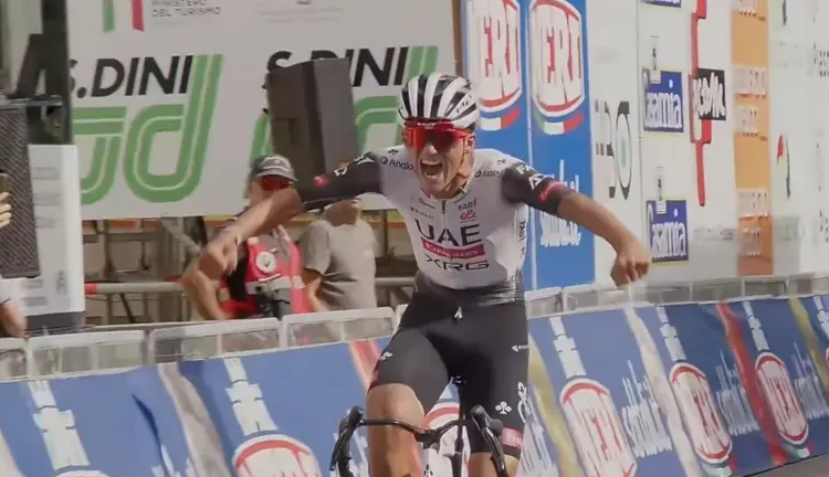 Isaac del Toro conquista Italia y hace historia en el Gran Premio Industria & Artigianato