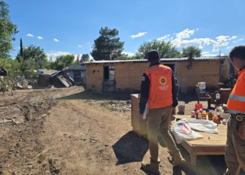Protección Civil atiende a familias afectadas por inundaciones en Casas Grandes