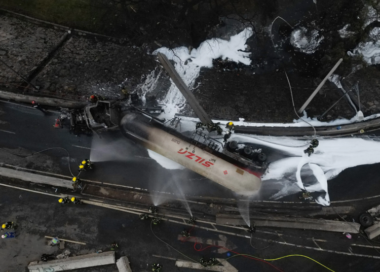 Fallece conductor de la pipa de gas que explotó en Iztapalapa