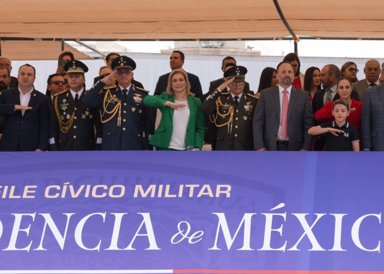 Encabeza Maru Campos desfile cívico-militar por el 215 Aniversario de la Independencia