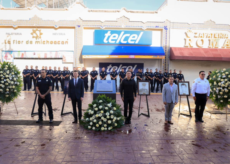 Autoridades municipales rinden homenaje a bomberos caídos en su deber