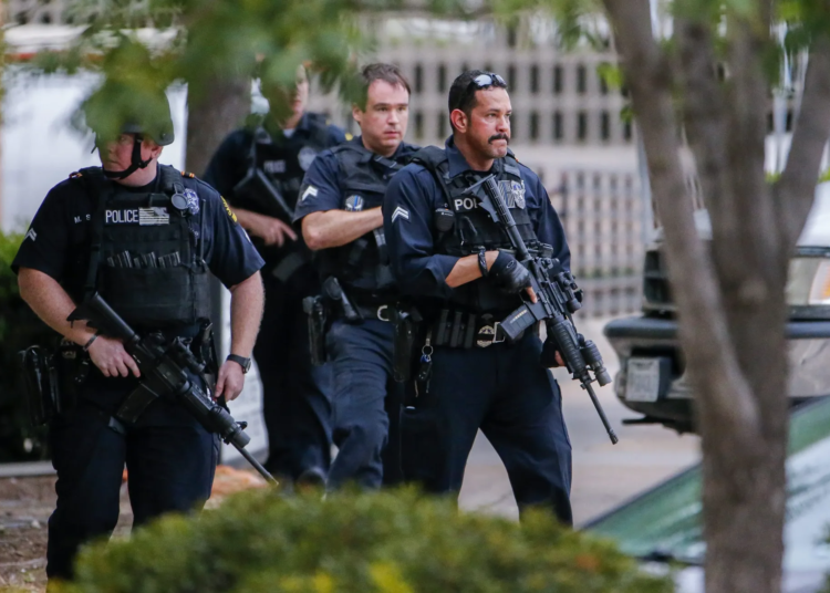 Tiroteo en oficina del ICE en Dallas deja tres heridos y al atacante muerto