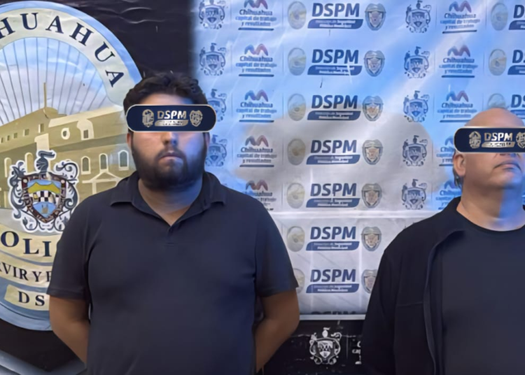 Detienen a dos empleados de funeraria con radio extraviado de la Policía Municipal