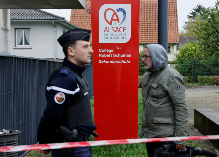 Estudiante de 14 años apuñala a profesora en colegio del noreste de Francia