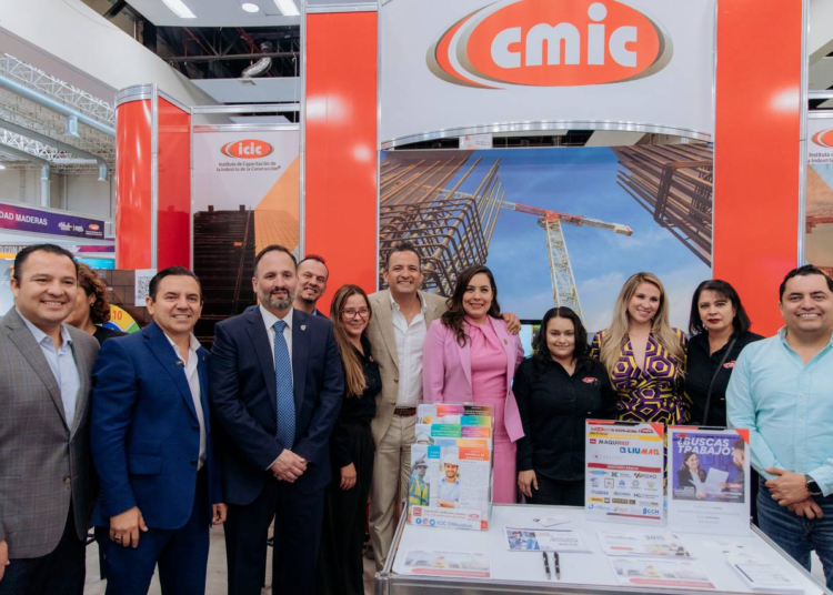 Recorre alcalde Marco Bonilla la Feria Nacional de la Construcción Chihuahua 2025