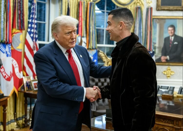 Cristiano Ronaldo aparece junto a Donald Trump durante visita de delegación saudí a la Casa Blanca
