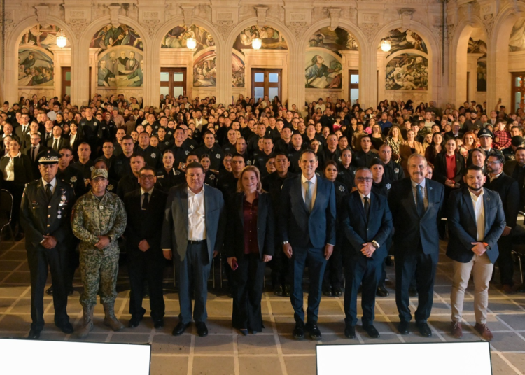 Encabeza Maru Campos toma de protesta de 180 nuevos elementos de la SSPE