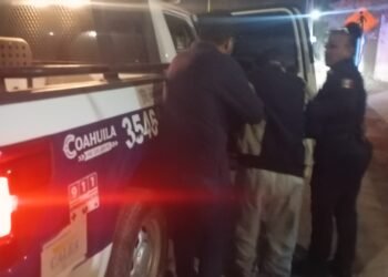 🚑 TAXISTAS SE NIEGAN A TRASLADAR A ADULTO MAYOR AL IMSS; POLICÍA MUNICIPAL LOS AUXILIA 🙌🏼#Torreón